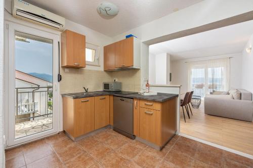 Modernes Apartment nur 300 Meter zum Strand mit Meerblick, Pool, Grill - hundefreundlich