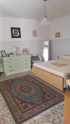 a bedroom with a bed and a dresser at La casetta di Anna in Lanciano
