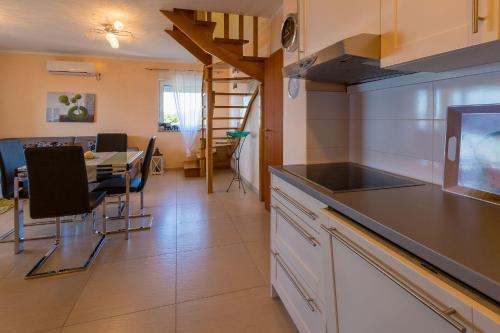 Besonderes Penthouse-Apartment auf zwei Etagen - nur 450 Meter zum Strand