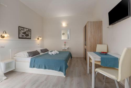 Strandnahes Apartment mit 60m2 grossem Pool, BBQ, Liegen, nur 800 Meter zum Strand