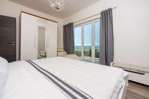 Beeindruckendes Apartment mit Whirlpool, Lounge-Liegen, Meerblick, Grill
