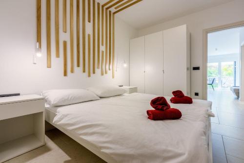 Ένα ή περισσότερα κρεβάτια σε δωμάτιο στο Malerisches Apartment nur 500 Meter zum Strand mit Pool, Gym, Sauna