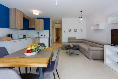Einzigartiges Apartment nur 500 Meter zum Strand mit Sauna, Gym, Pool, WiFi