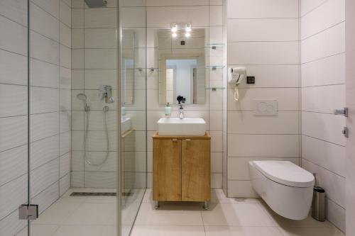 Einzigartiges Apartment nur 500 Meter zum Strand mit Sauna, Gym, Pool, WiFi
