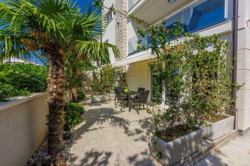 Einzigartiges Apartment nur 500 Meter zum Strand mit Sauna, Gym, Pool, WiFi