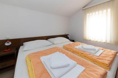 Helles Apartment nur 150 Meter zum Strand mit Dachterrasse, Meerblick, Grill