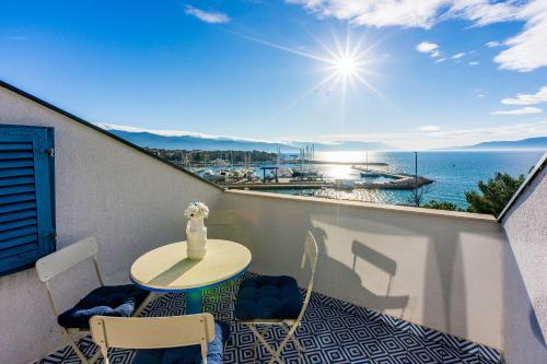 Atemberaubendes Studio direkt am Meer mit privatem Balkon, Grill, Meerblick