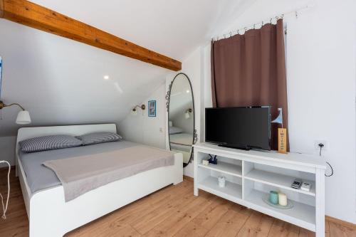 Atemberaubendes Studio direkt am Meer mit privatem Balkon, Grill, Meerblick