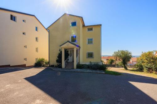 Cozy Dachgeschosswohnung mit Meerblick, Klima, WiFi - nur 350 Meter zum Strand