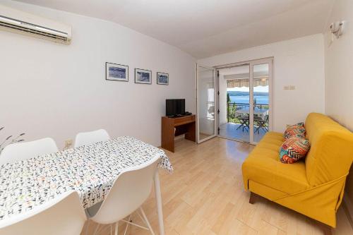 Mediterranes Apartment nur 150 Meter zum Strand mit Meerblick, Grillbereich, Privatparkplatz, WiFi