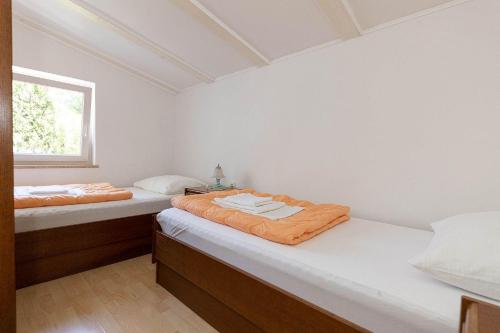 Mediterranes Apartment nur 150 Meter zum Strand mit Meerblick, Grillbereich, Privatparkplatz, WiFi