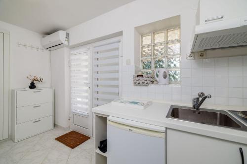 Helles Studio-Apartment nur 350 Meter zum Strand mit Grill, Privatparkplatz, Liege