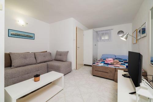 Helles Studio-Apartment nur 350 Meter zum Strand mit Grill, Privatparkplatz, Liege