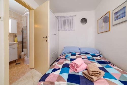 Helles Studio-Apartment nur 350 Meter zum Strand mit Grill, Privatparkplatz, Liege