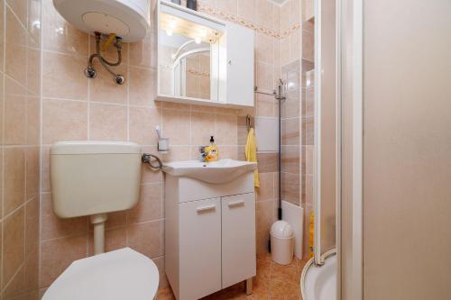 Helles Studio-Apartment nur 350 Meter zum Strand mit Grill, Privatparkplatz, Liege