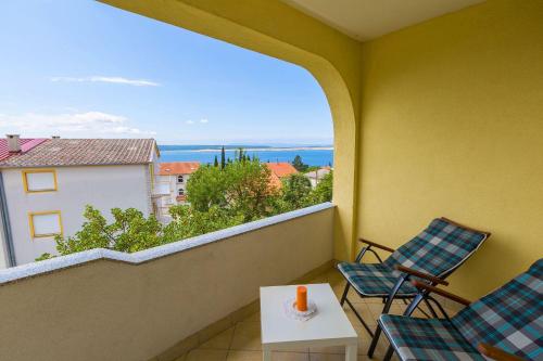 Mediterranes Apartment nur 350 Meter zum Strand mit Meerblick, Elektrogrill, Privatparkplatz