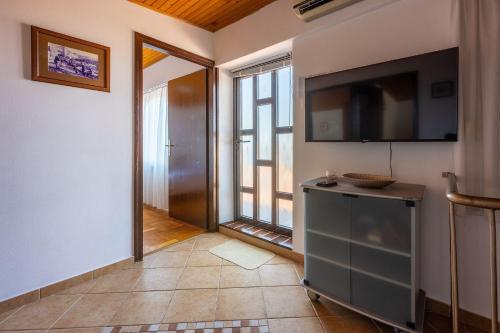 Komfortables Apartment nur 250 Meter zum Sandstrand mit privater Dachterrasse und Meerblick