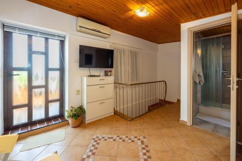 Komfortables Apartment nur 250 Meter zum Sandstrand mit privater Dachterrasse und Meerblick