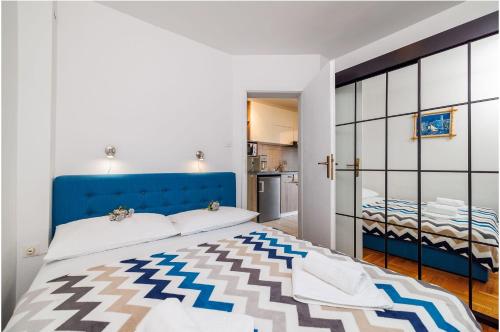 Renoviertes Apartment nur 150 Meter zum Strand mit Jacuzzi, Meerblick, Pool, Billardtisch