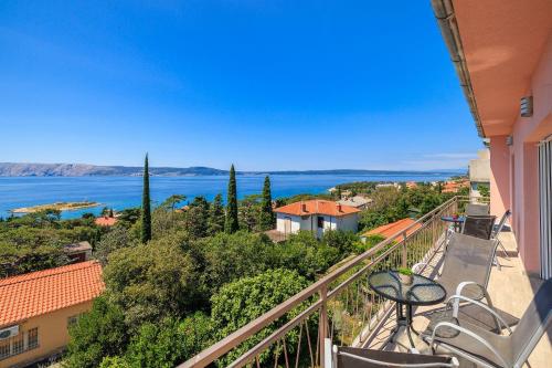 Modernes Apartment nur 300 Meter zum Strand mit Meerblick, Waschmaschine, Trockner, Grill