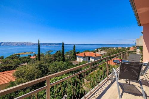 Modernes Apartment nur 300 Meter zum Strand mit Meerblick, Waschmaschine, Trockner, Grill