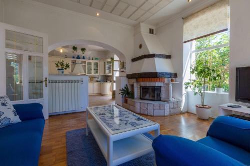Mediterranes Apartment nur 500 Meter zum Strand mit Blick auf den Fluss Dubracina