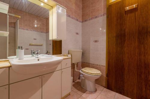 Mediterranes Apartment nur 500 Meter zum Strand mit Blick auf den Fluss Dubracina