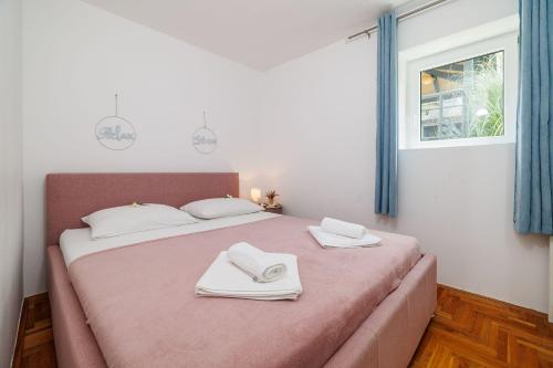 Faszinierendes Apartment nur 150 Meter zum Strand mit Jacuzzi, Billard, Pool, Grill