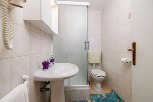 Faszinierendes Apartment nur 150 Meter zum Strand mit Jacuzzi, Billard, Pool, Grill