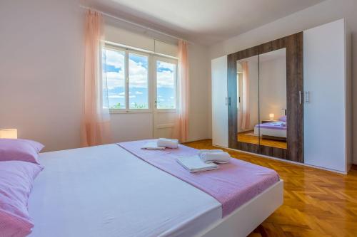 Komfortables Apartment nur 430 Meter zum Strand mit Meerblick, Balkon, Terrasse, Grillbereich