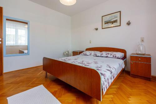 Komfortables Apartment nur 500 Meter zum Strand mit Meerblick, Klima, privatem Balkon