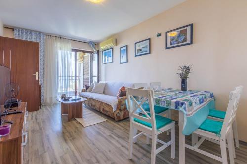 Charmantes Apartment nur 300 Meter zum Strand mit Meerblick, Waschmaschine, WiFi