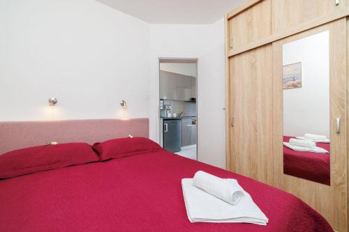 Malerisches Apartment nur 150 Meter zum Strand mit Jacuzzi, Pool, Meerblick, Billard