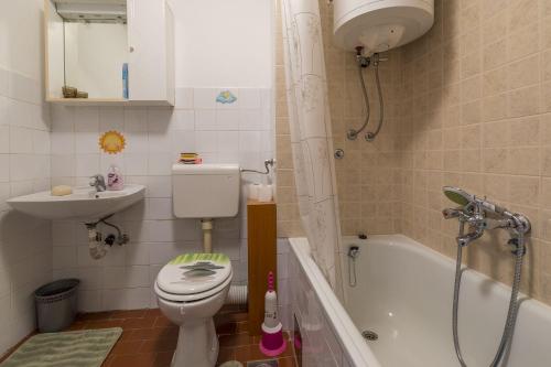 Charmantes Apartment nur 300 Meter zum Strand mit Meerblick, Waschmaschine, WiFi
