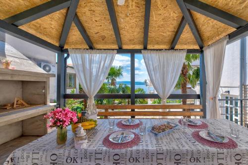 Malerisches Apartment nur 150 Meter zum Strand mit Jacuzzi, Pool, Meerblick, Billard