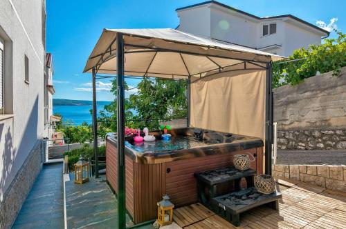 Malerisches Apartment nur 150 Meter zum Strand mit Jacuzzi, Pool, Meerblick, Billard