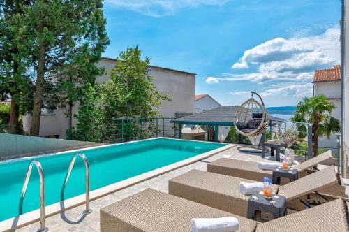 Atemberaubendes Apartment 150 Meter zum Strand mit Jacuzzi, Meerblick, Pool, Billardtisch