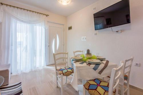 Renoviertes Apartment mit Meerblick, Fitnessraum, Babybett, Grillbereich