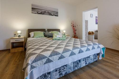 Renoviertes Apartment mit Meerblick, Fitnessraum, Babybett, Grillbereich