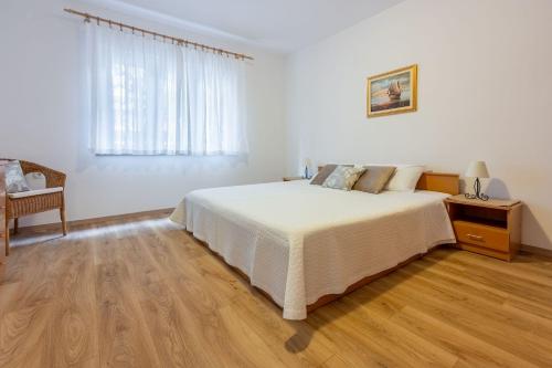 Idyllisches Apartment nur 250 Meter zum Strand mit Meerblick, privater Terrasse, Privatparkplatz