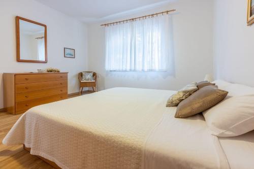 Idyllisches Apartment nur 250 Meter zum Strand mit Meerblick, privater Terrasse, Privatparkplatz