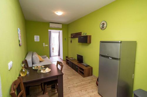 Charmantes Apartment nur 300 Meter zum Strand mit Meerblick, Waschmaschine, WiFi