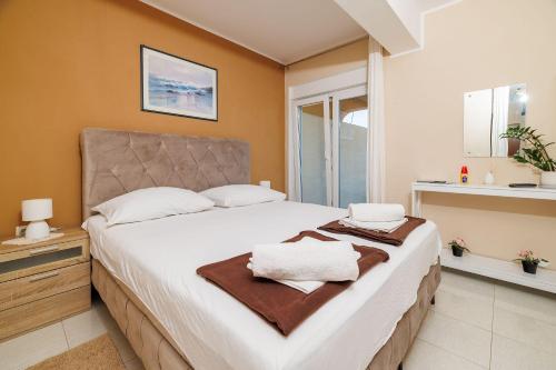 Komfortables Apartment nur 350 Meter zum Strand mit Meerblick, Pool, Aussendusche