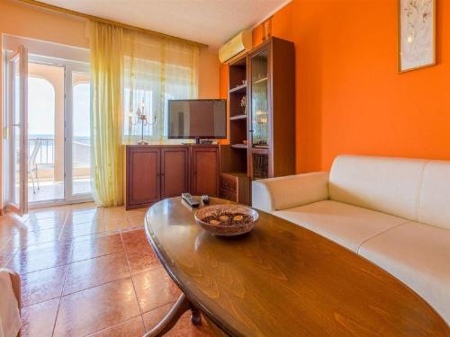 Hundefreundliches Apartment nur 350 Meter zum Strand mit Meerblick, Pool, WiFi