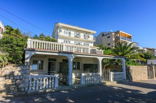 Charmantes Apartment nur 50 Meter zum Strand mit privater Terrasse, Meerblick, Parkplatz