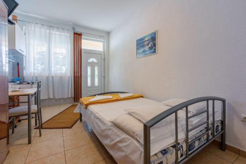 Charmantes Apartment nur 50 Meter zum Strand mit privater Terrasse, Meerblick, Parkplatz