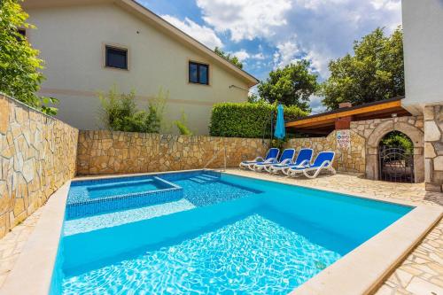 Gallery image of Ruhiges Apartment mit Holzkohlegrill, Pool mit Whirlpoolfunktion, Waschmaschine, Trockner in Grižane