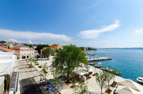 Atemberaubendes Apartment direkt am Meer mit privater Dachterrasse, eigener Galerie, WiFi