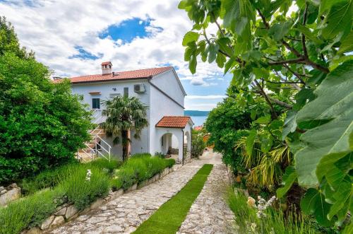 Reizendes Apartment nur 350 Meter zum Sandstrand mit Meerblick, Grill, Waschmaschine