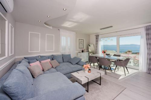 Exquisites Apartment nur 350 Meter zum Strand mit herrlichem Meerblick, Privatparkplatz, WiFi